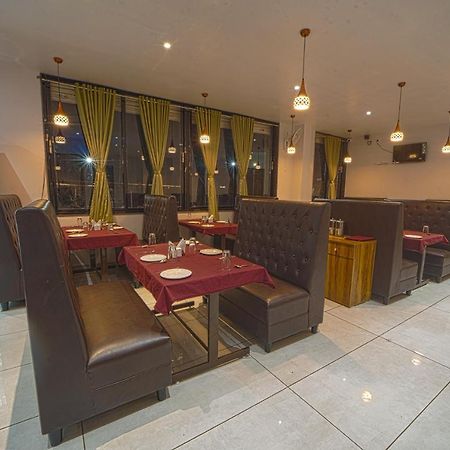 Hotel Saheb Kolhapur Bagian luar foto