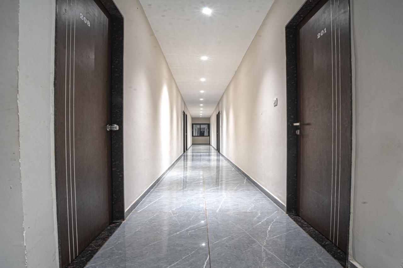 Hotel Saheb Kolhapur Bagian luar foto