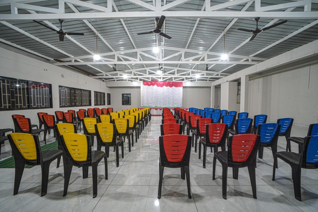 Hotel Saheb Kolhapur Bagian luar foto
