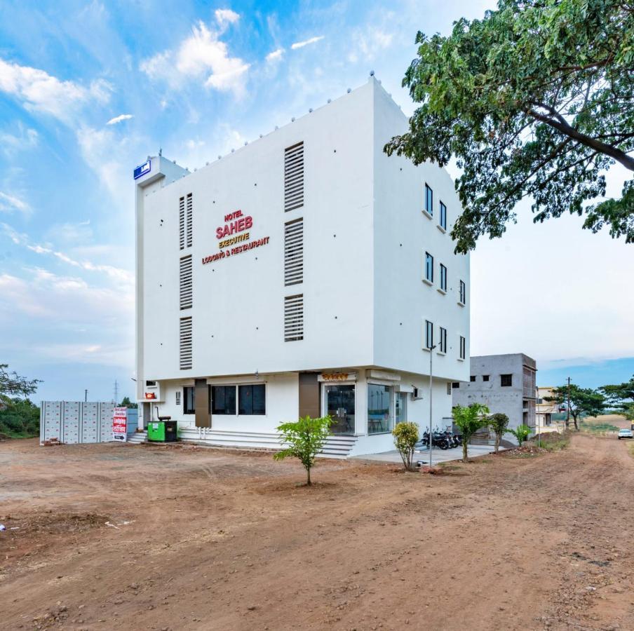 Hotel Saheb Kolhapur Bagian luar foto