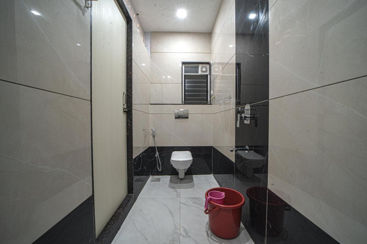 Hotel Saheb Kolhapur Bagian luar foto